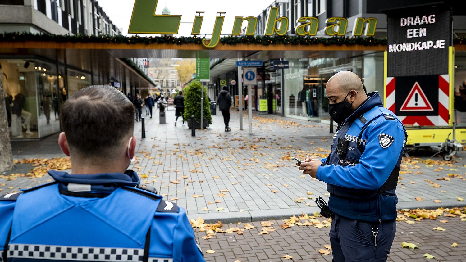 Wat een show. Dat stelletje struikrovers daar in Den Haag